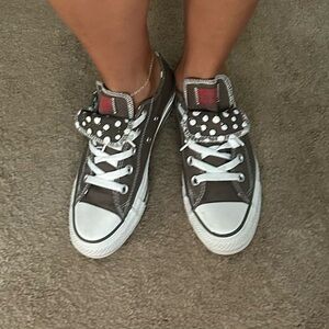 Women’s size 6 Converse